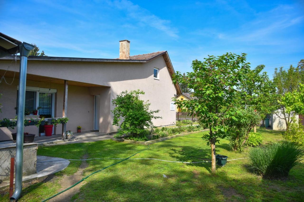 Sobe Masa Guest House ซูโบติกา ภายนอก รูปภาพ