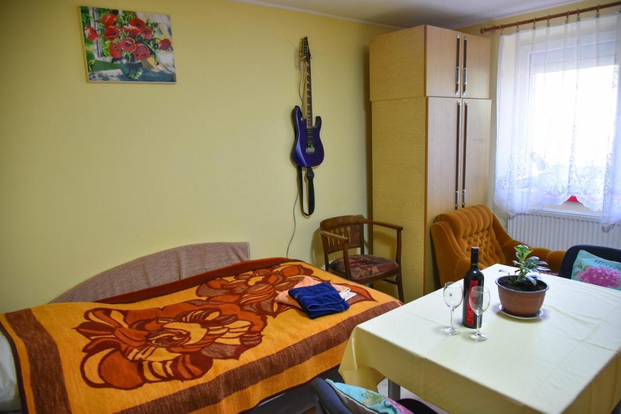 Sobe Masa Guest House ซูโบติกา ภายนอก รูปภาพ